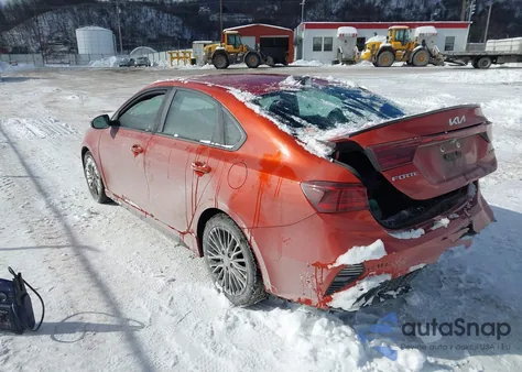 2022 Kia Forte Gt-Line z USA, uszkodzony, nr VIN 3KPF54AD9NE421007